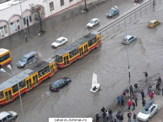 Poze - ce inseamna "sa te adaptezi traficului" ;) - Poze, bancuri si site-uri funny...